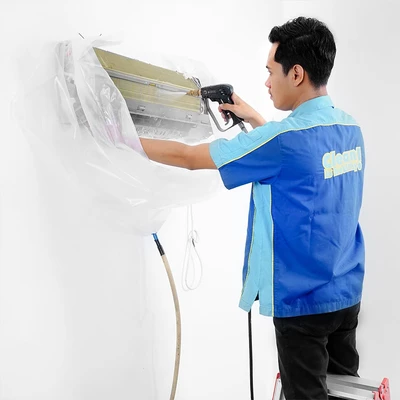 Teknisi Cuci AC 2
